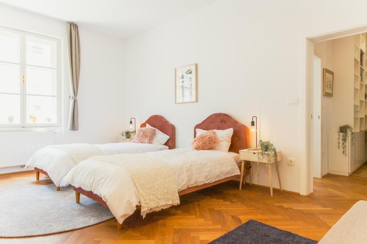 Top Location City Centre Condo In Historic Building With Free Garage Parking Любляна Екстериор снимка