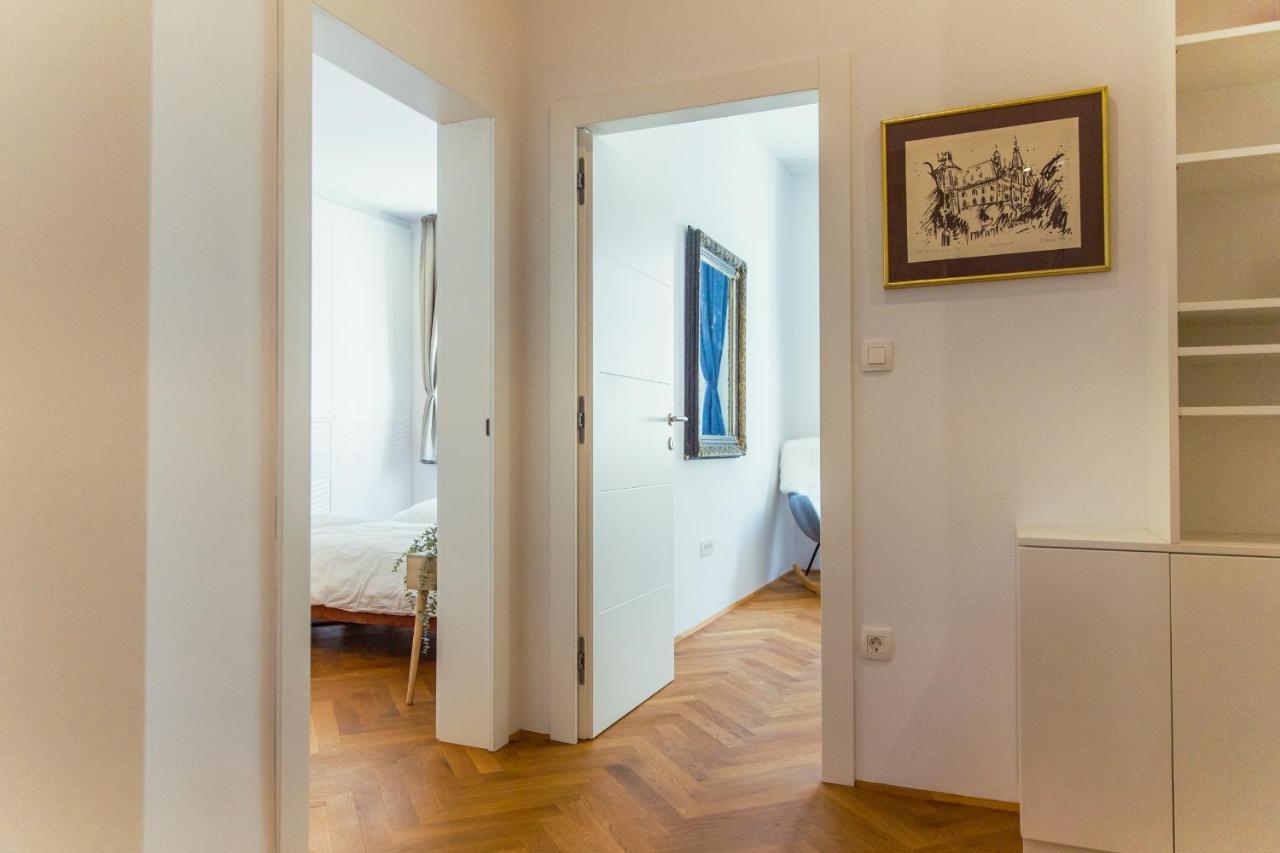 Top Location City Centre Condo In Historic Building With Free Garage Parking Любляна Екстериор снимка