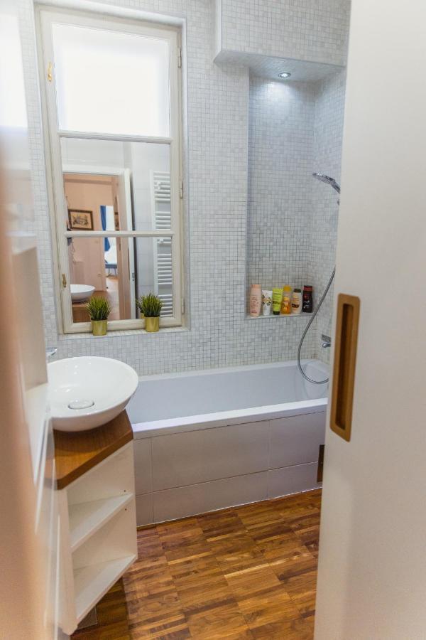 Top Location City Centre Condo In Historic Building With Free Garage Parking Любляна Екстериор снимка